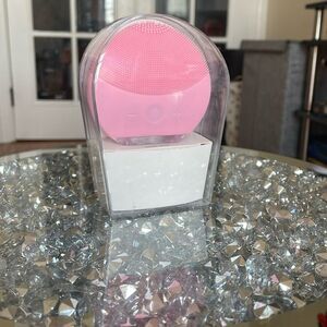Mini Forever pink pulsating silicone facial scrubbing cleansing brush device
